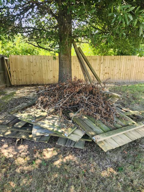 Cleaning and junk removal work by Xenya's LLC in Central Arkansas