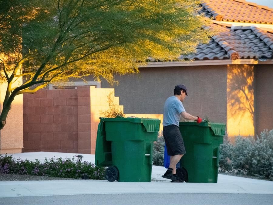 Illustrative photo: one item or a whole house — loaded and hauled away